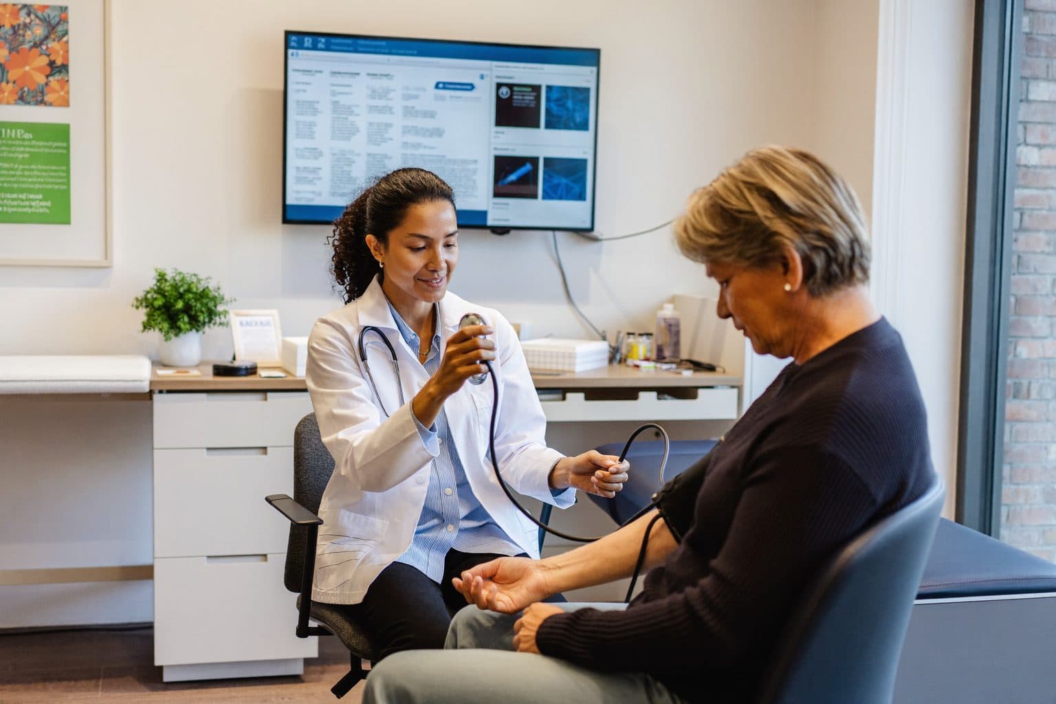 Doktersassistent worden: het vak, de opleiding en waarom het in Belgie anders zit